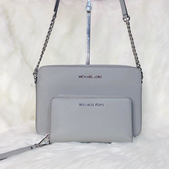 Michael Kors Handbags - Michael Kors Jet Set Travel Crossbody Wallet Set